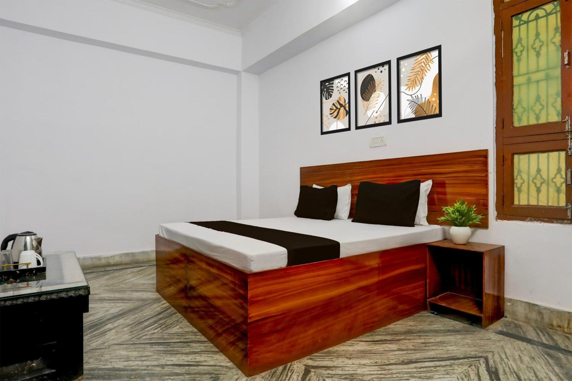 Hotel O The Relax In Varanasi Exterior photo